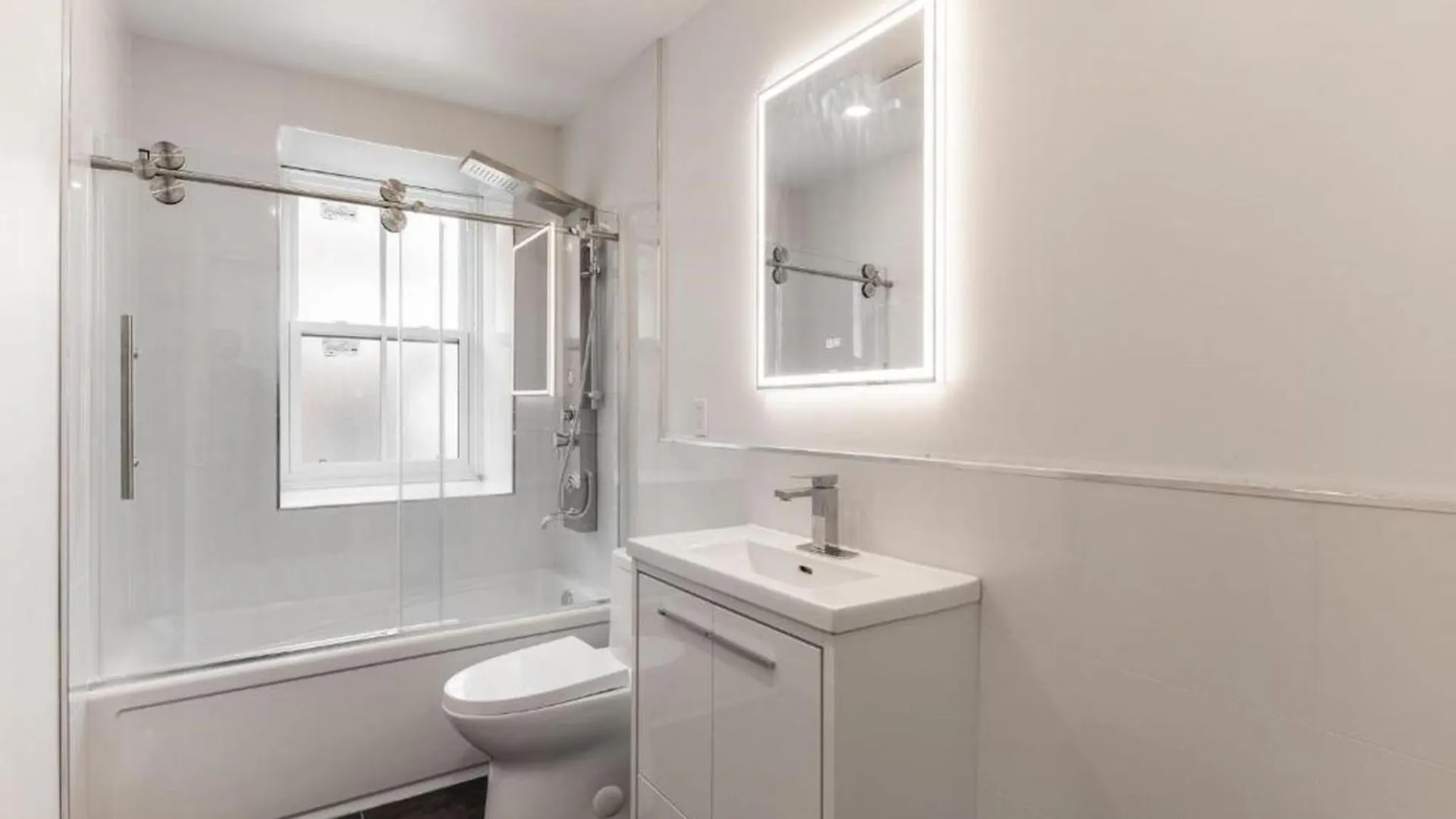 1895 - 2 Bedrooms Apartment Montreal